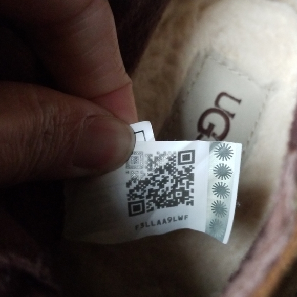 ********SOLD********Boys Ugg boots - Picture 5 of 5